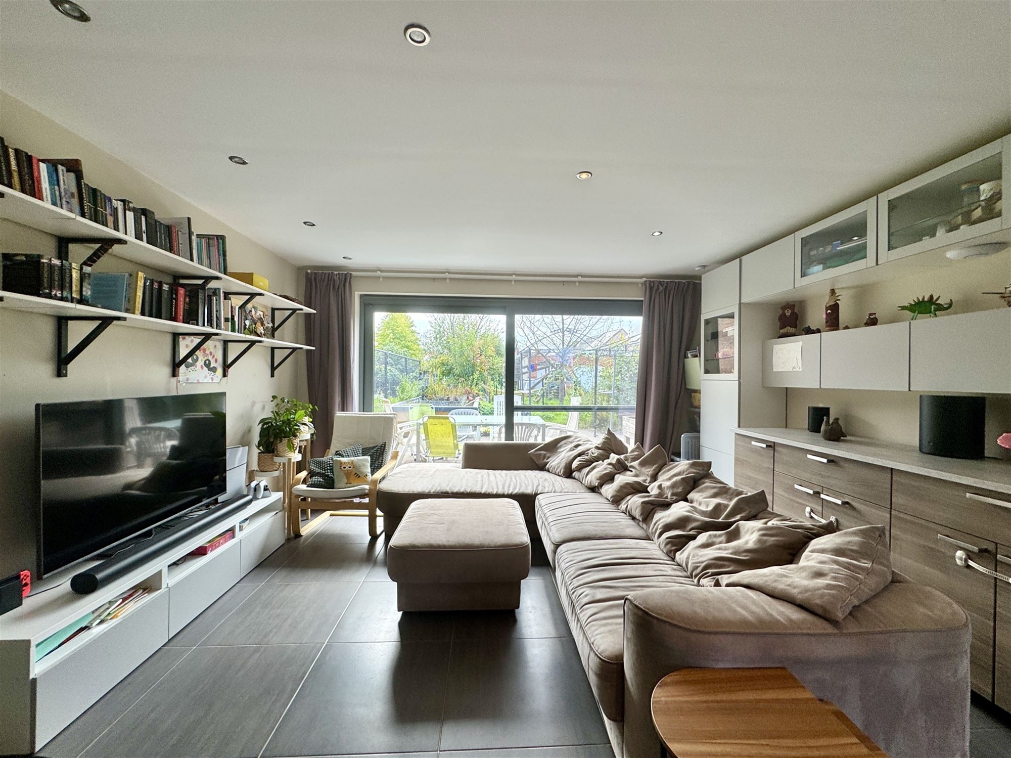 Volledig gerenoveerde halfopen bebouwing - foto 2