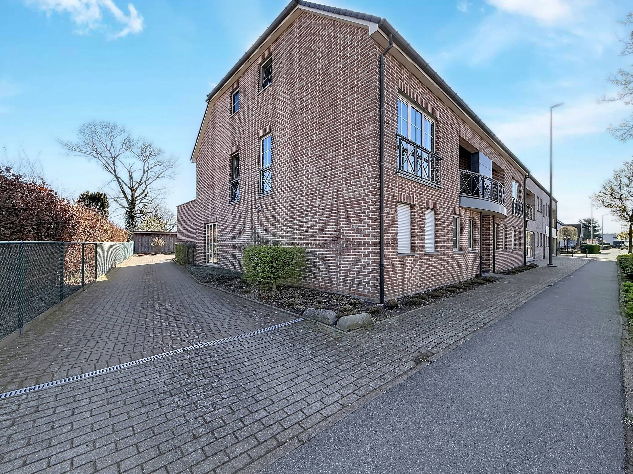 Gelijkvloers appartement met 2 slaapkamers te Peer - foto 2