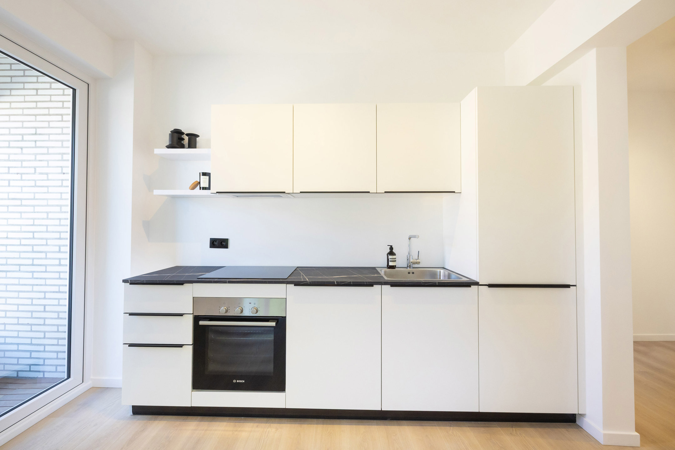Volledig gerenoveerd appartement - EPC: B- - foto 2