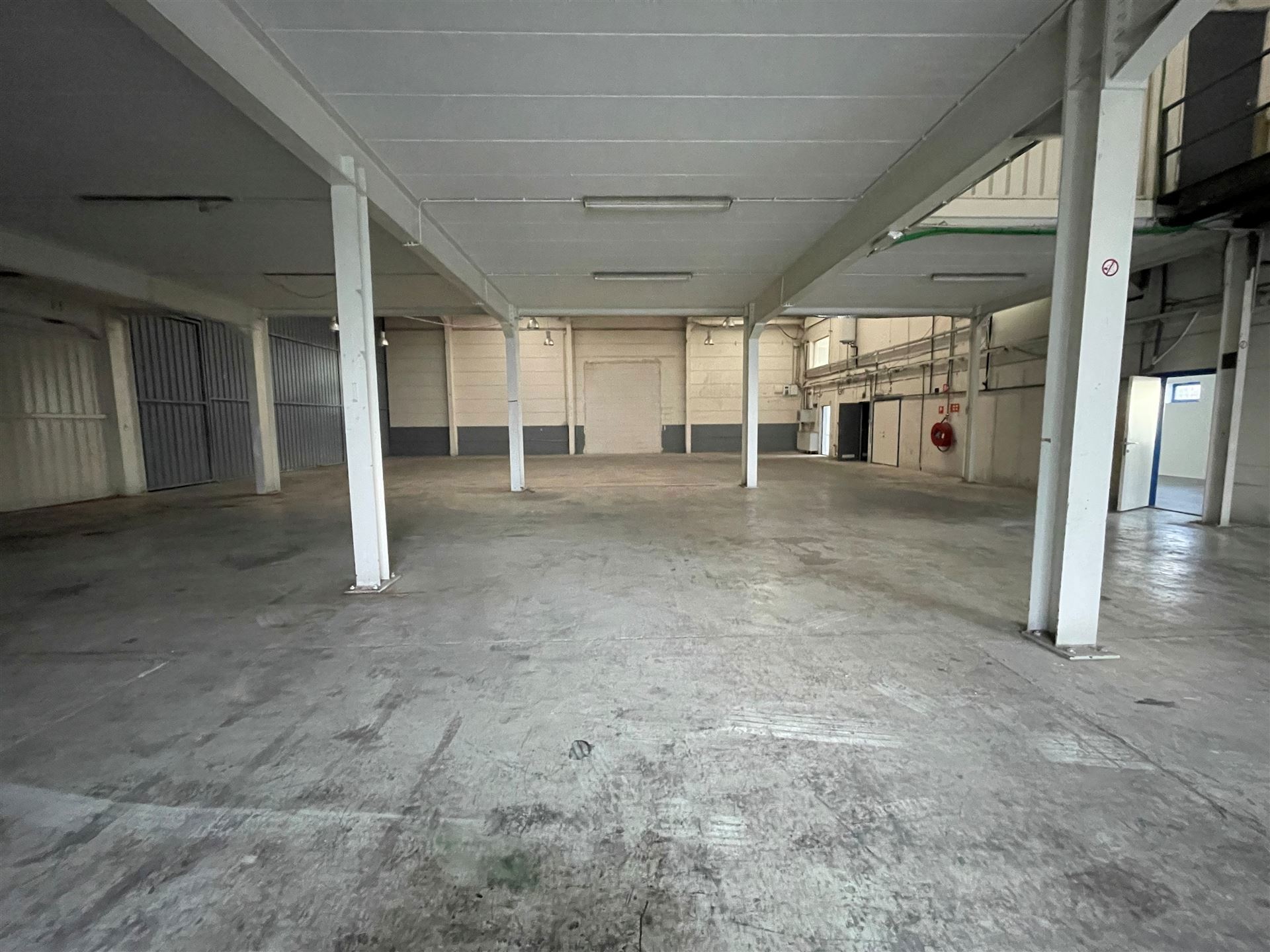 Kontich Satenrozen magazijn 700m² met kantoor 140m² - foto 3