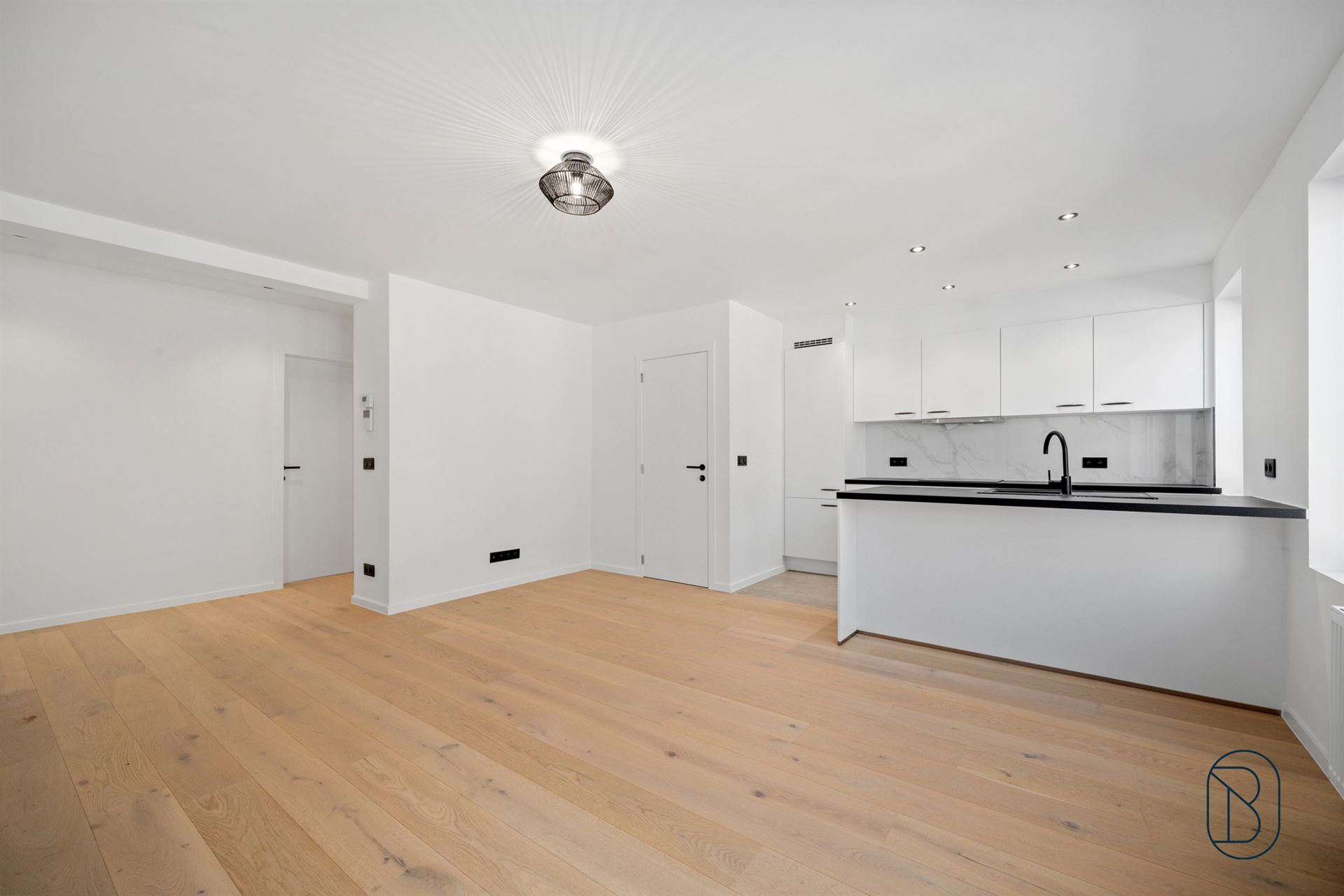 Gerenoveerd appartement met terras en garage in Wevelgem - foto 4