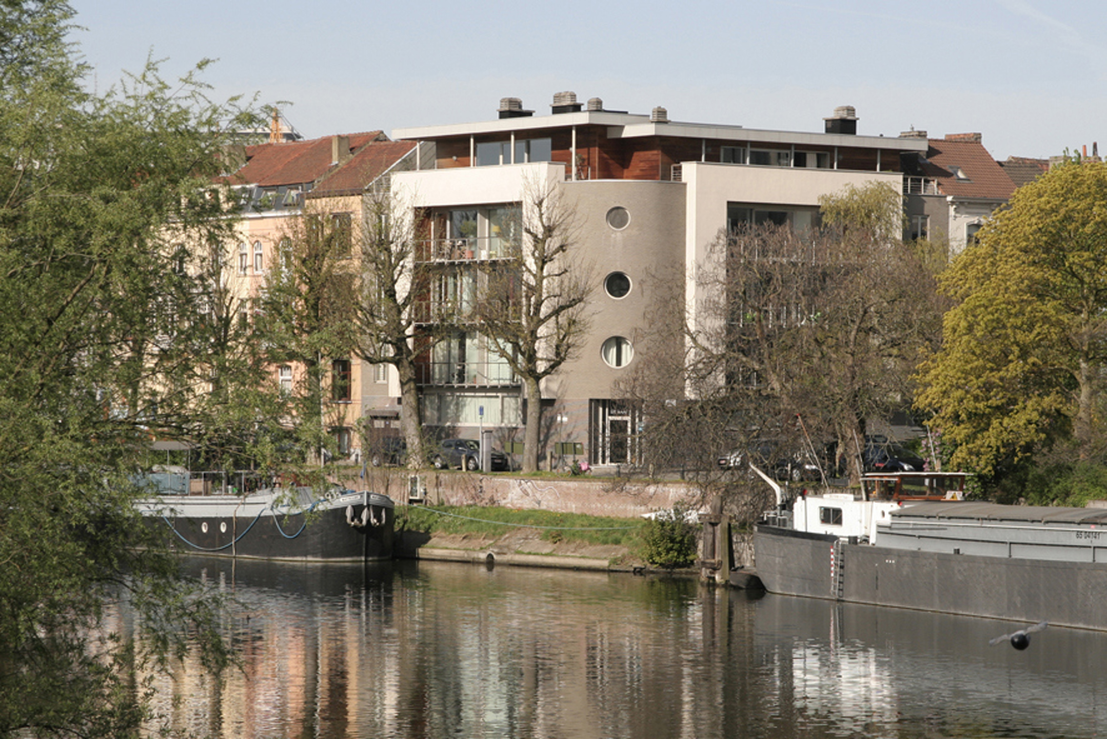 Instapklaar 1-slaapkamerappartement met zicht op het water - foto 2