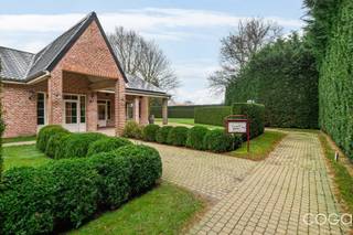 Verzorgd feestzalencomplex met parking en woonst op 5.851m².Het gekende Molenhof nabij het centrum van Brecht bevindt zich op een rustige en goed...