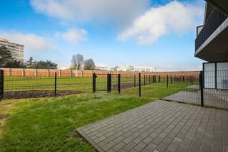 <p>Een perfecte belegging in een gloednieuw project met een groot verhuurpotentieel. In het Agatha Garden-project, gelegen aan de prachtige Avenue de Selliers in Moranville, omgeven door weelderige natuur en dicht bij alle voorzieningen, bevindt zich een studio van 44 m² die voldoet aan de normen van de toekomst, met een geschatte EPC-klasse A/B+. Het aanbod omvat zowel de eerste verhuur als het volledige verhuurbeheer gedurende 1 jaar (administratief, technisch en financieel beheer): een groot pluspunt voor elke belegger die wil profiteren van een zeker huurinkomen zonder zich zorgen te hoeven maken over het beheer. Een zorgeloze vastgoedbelegging in een wijk in volle ontwikkeling. De verkoop is onderworpen aan registratierechten (12,5 %) over de waarde van het terrein en aan btw (6 % onder bepaalde voorwaarden) over de waarde van het gebouw. Meer informatie uitsluitend via TREVI.</p>