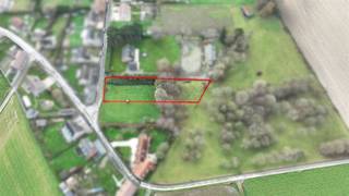 SOUS OPTION Silly, Hellebecq, situé dans un environnement campagnard, au calme, un magnifique et grand terrain à bâtir de 19 ares et 40 centiares...