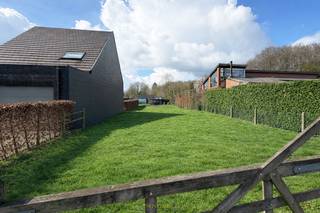AANTREKKELIJK GELEGEN BOUWGROND voor HALFOPEN BEBOUWING met een ideale ligging aan het MUZIEKBOS, een VLOTTE VERBINDING NAAR DE N60 en een...