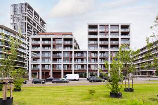 <p><span>Located within the Antwerpen Nieuw Zuid residential complex, we are offering </span><strong><span>one underground parking space</span></strong><span> for sale on level -1.</span></p>
<p><span>This parking space represents an excellent investment thanks to its existing rental income and the high demand for parking in the area. It is also perfectly suited for private use.</span></p>
<p><strong><span>Features</span></strong></p>
<ul>
<li><span>Located on level -1</span></li>
<li><span>Parking space No. 36</span></li>
<li><span>Easy access</span></li>
<li><span>Underground location</span></li>
<li><span>Currently rented for €145/month</span></li>
<li><span>Ideal as an investment or for personal use</span></li>
</ul>
<p><strong><span>Asking Price</span></strong><br /><strong><span>€40,000</span></strong></p>
<p><span>Interested? Feel free to contact us for more information.</span></p>