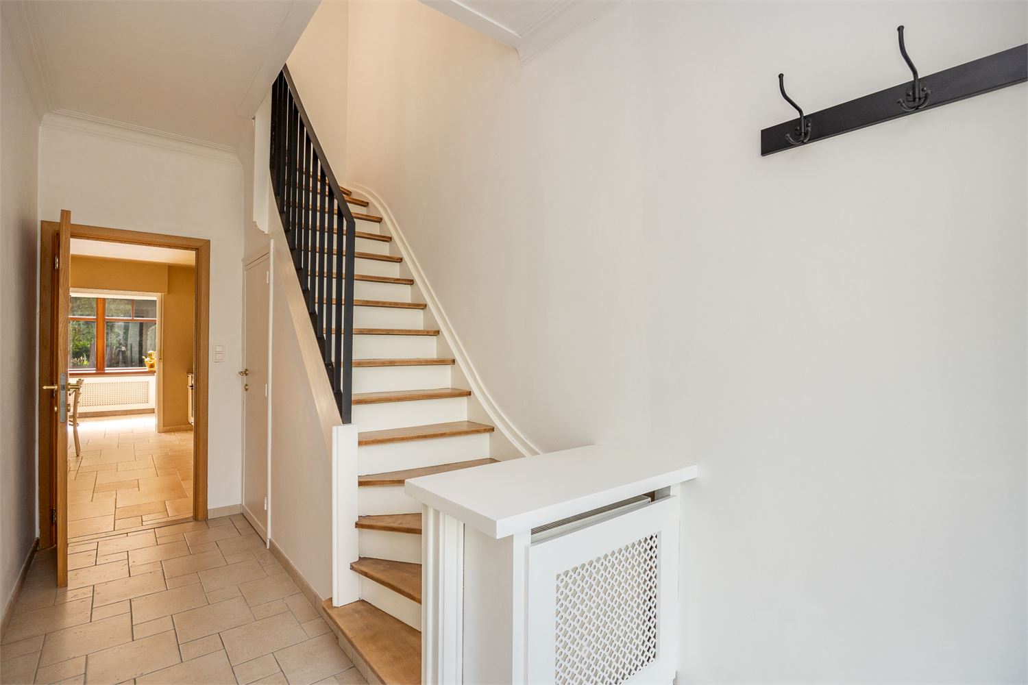 Energiezuinige en gerenoveerde woning met 3 slaapkamers, een bureau, garage en een ruime tuin, een aangename combinatie van comfort en gezelligheid! - foto 3