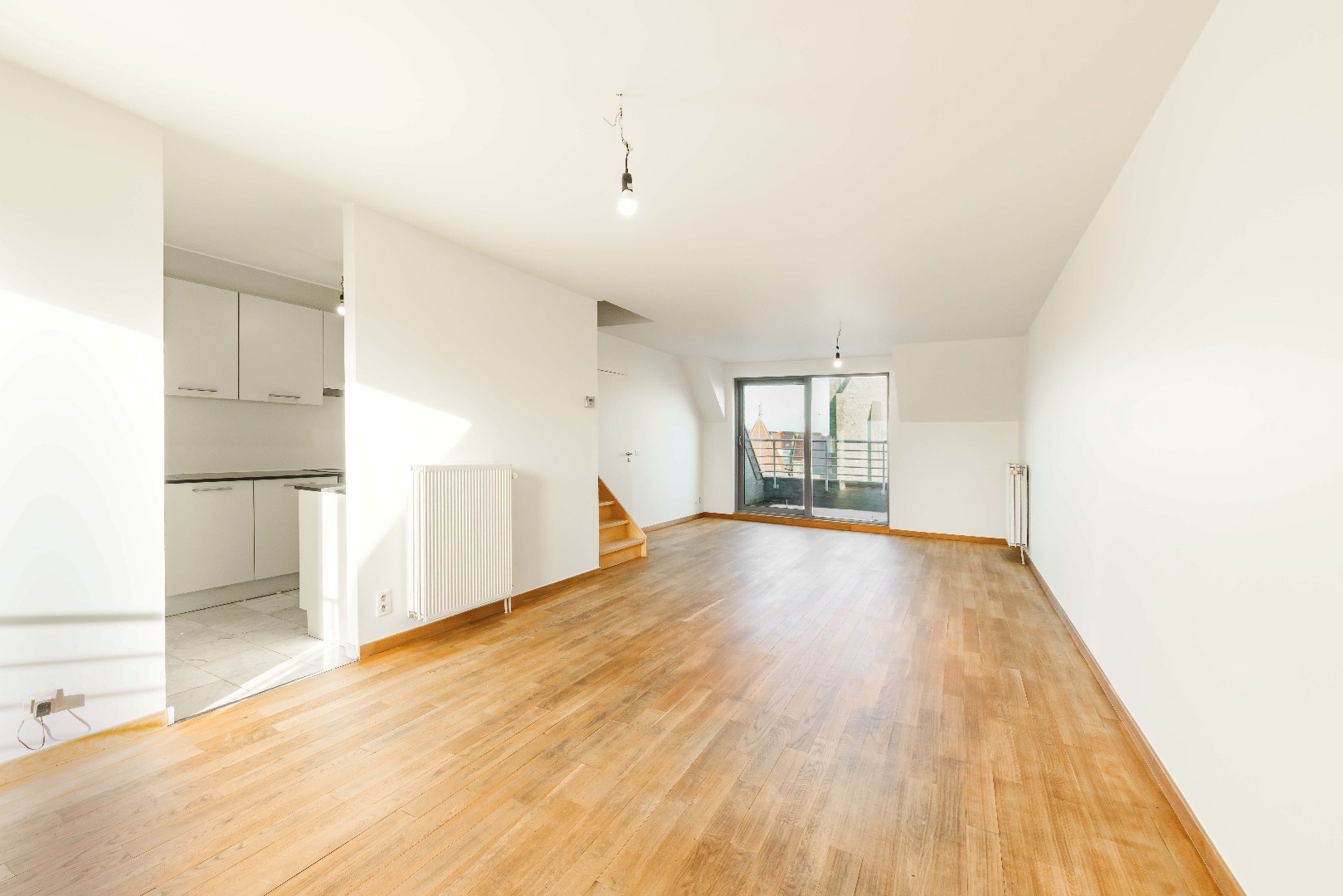 INSTAPKLAAR APPARTEMENT (146 m²) MET 3 SLPKS | STAANPLAATS + BERGING - foto 2