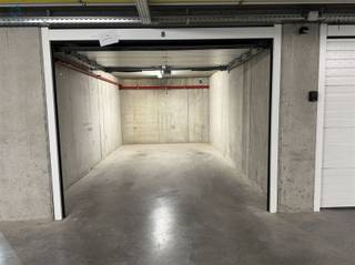 <p><span>Garage nr.8 te koop in Residentie Het witte Paard te Moerbeke.</span></p><p><span> </span></p><p><span> </span></p><p><span> Ondergrondse garagebox te koop met sectionaalpoort.</span></p><p><span> </span></p><p><span>Voor inlichtingen of bezoek gelieve op de advertentie te reageren, wij bellen u dan zelf op om een afspraak in te plannen.</span></p><p><span> </span></p>