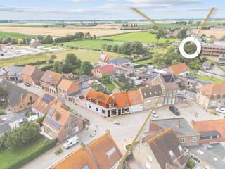 Bent u op zoek naar een geweldige opportuniteit in de horeca? Dan is dit charmante café precies wat u zoekt! Gelegen op een toplocatie, biedt dit...