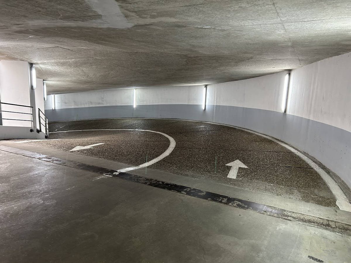 Box de garage à vendre sous le parc Joseph Stübbenpark à Duinbergen - photo 3