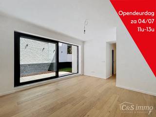 Want to live on one of Antwerp’s most beautiful streets? Welcome to the Emilia residence at 6 Dodoensstraat.<br />A recently renovated ground-floor apartment with a spacious, sunny garden. <br />Through the front door, you enter the spacious kitchen, equipped with all necessary SIEMENS appliances and space for a dining table. <br />Adjacent to this is the bright living room with a view of the garden thanks to a large sliding window. <br />The apartment features two bedrooms offering ultimate privacy (11 m² and 12 m²), with the master bedroom opening directly onto the other section of the garden. In addition to a spacious bathroom with a shower, sink, toilet, and washing machine hookup, the apartment also offers a guest toilet and storage space. <br />But the ultimate highlight of this apartment is the garden—a whopping 65 m² in the heart of Antwerp—with two terraces. <br />Book your tour now!<br />The entire apartment features high-quality hardwood flooring.<br />Bicycle storage is provided.