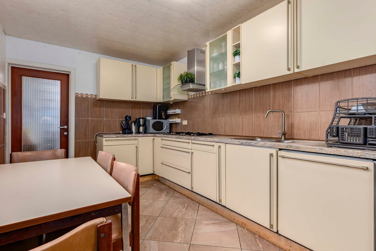 Herenhuis met handelspand in Antwerpen-Noord. - foto 4