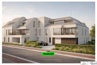 RESIDENTIE CHRISTINE – EXCLUSIEF WONEN IN HET HART VAN WAARSCHOOT - 6% BTW MOGELIJK<br /><br />IMMO FRANCOIS MEETJESLAND presenteert 'Residentie Christine', een stijlvol en kleinschalig nieuwbouwproject in het centrum van Waarschoot (Lievegem), waar hedendaagse architectuur, energiezuinig wonen en een uitzonderlijke ligging samenkomen. Deze residentie omvat slechts acht ruime woonappartementen met twee of drie slaapkamers, waarvan vandaag nog vier unieke appartementen beschikbaar zijn. Een zeldzame kans voor wie comfortabel wil wonen op een centrale locatie, zonder in te boeten aan rust en openheid.<br /><br />De residentie geniet van een uitstekende bereikbaarheid op wandelafstand van winkels, horeca, openbaar vervoer en alle dagelijkse voorzieningen. Achteraan openen de appartementen zich naar een prachtig groen landschap met vrij uitzicht over de omliggende velden, wat zorgt voor een aangenaam gevoel van ruimte en privacy.<br /><br />Bij de ontwikkeling werd bijzondere aandacht besteed aan wooncomfort, duurzaamheid en kwalitatieve afwerking. Elk appartement wordt uitgerust met een individuele warmtepomp, vloerverwarming in alle leefruimtes en slaapkamers, een ventilatiesysteem type D en eigen zonnepanelen. Hierdoor bent u verzekerd van een energiezuinige woning die klaar is voor de toekomst.<br /><br />De appartementen worden afgewerkt met duurzame en kwaliteitsvolle materialen. Zo is een volledig ingerichte keuken voorzien, samen met een stijlvolle badkamer, hoogwaardige vloerafwerking, aluminium buitenschrijnwerk en ruime terrassen waar u optimaal kunt genieten van de rust en het uitzicht. Bovendien bevindt zich achteraan nog een riante gemeenschappelijke tuin.<br /><br />Ook praktisch werd aan alles gedacht. De residentie beschikt over een ondergrondse verdieping met private bergingen en autostandplaatsen, een gemeenschappelijke fietsenberging, een lift en een verzorgde buitenaanleg.<br /><br />Residentie Christine richt zich tot wie op zoek is naar een hoogwaardige woonbeleving in een rustige, groene omgeving, gecombineerd met het gemak van wonen in het centrum. Of u nu een eigen thuis zoekt of een toekomstgerichte investering, dit project biedt een unieke combinatie van locatie, comfort en kwaliteit.<br /><br />Nog slechts 4 appartementen beschikbaar. Contacteer Louis Van Zele van Immo Francois Meetjesland voor meer informatie, plannen of een persoonlijk gesprek over de mogelijkheden binnen dit unieke nieuwbouwproject.<br /><br />Troeven<br /><br /><ul><li>Kleinschalige residentie met slechts 8 appartementen<br /><br /></li><li>Ondergrondse autostandplaatsen en private bergingen<br /><br /></li><li>Hoogwaardige afwerking en ruime budgetten voor keuken en sanitair<br /><br /></li><li>Centrale ligging in het hart van Waarschoot</li></ul>