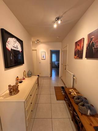 Dit appartement is gelegen over het Hof Van Roosendaal park!! Klein gebouw bestaande uit 5 appartementen! LAGE gemeenschappelijke kosten. Alle...