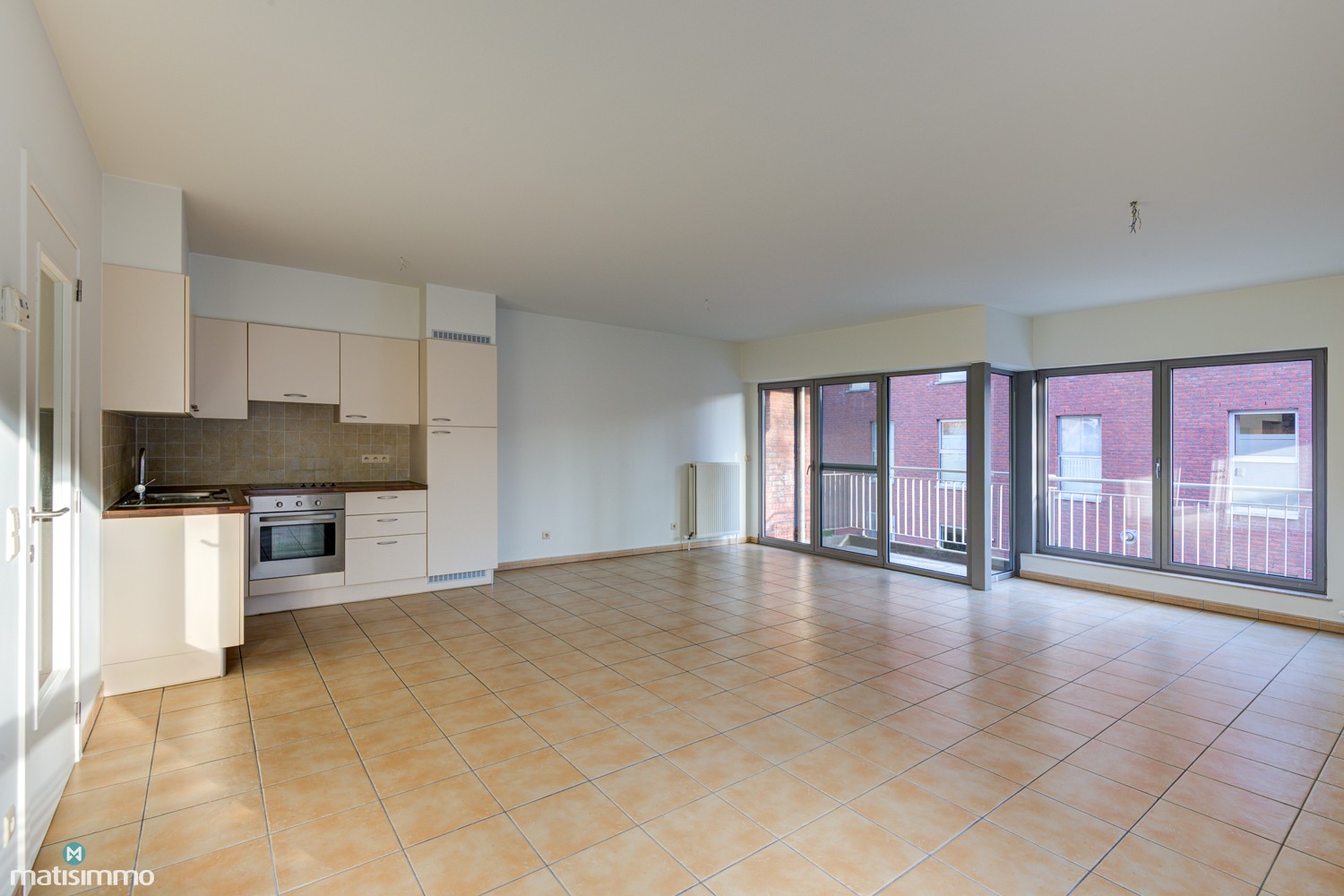 INSTAPKLAAR EN ENERGIEZUINIG APPARTEMENT MET PARKEERPLAATS AAN DE RAND VAN CENTRUM TONGEREN - foto 4