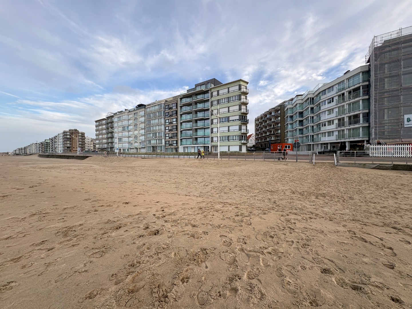 Uitzonderlijk aanbod – Ruim hoekappartement met 3 slaapkamers op de Zeedijk in Koksijde - foto 1