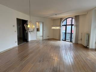 Dit ruim appartement van 144 m² is gelegen op de eerste verdieping op een toplocatie op de Markt in Retie. Dankzij de grote leefruimte met...
