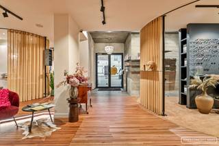 HANDELSPAND VAN 260 M2 TE KOOP OP ZICHT LOCATIE, VLAKBIJ CENTRUM DESSELGEM.INDELING: * inkom met grote open ruime * aparte bureauruimte * toilet *...