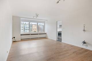 Bent u op zoek naar een stijlvol en volledig vernieuwd appartement op een toplocatie in Merksem? Dit prachtig gerenoveerde appartement bevindt zich...