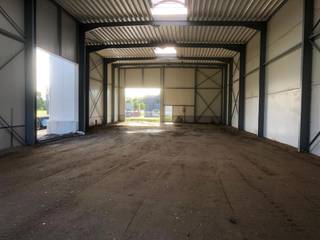 <p>Dit KMO-park wordt gebouwd te Westerlo met duurzaamheid als rode draad door deze ontwikkeling. In eerste instantie wordt er gemikt op kopers, maar huren behoort ook tot de mogelijkheden.</p>
<p>In totaal zal er plaats worden gecreëerd voor een 18tal bedrijven verdeeld over 3 gebouwen. Gebouw C werd inmiddels reeds volledig verhuurd.</p>
<p>Momenteel zijn er nog heel wat KMO-units beschikbaar met oppervlaktes tussen de 220 en 2.300m². Alle Units zijn uitgerust met een betonvloer, beschikken over een sectionale poort en worden casco opgeleverd.</p>