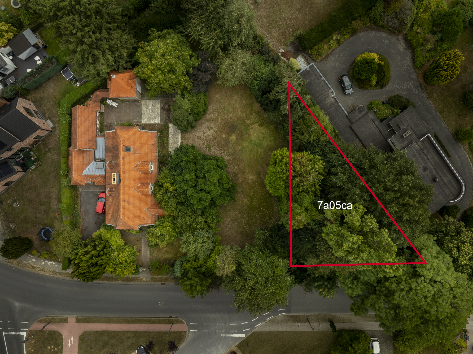 Goed gelegen grond te koop voor een ruime 3 gevel woning - foto 1