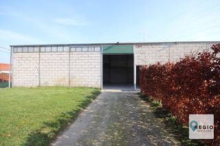 Bent u op zoek naar extra opslagruimte in de regio tussen Deinze en Aalter?In Nevele vindt u deze opslagruimte van 155m², uitgerust met...