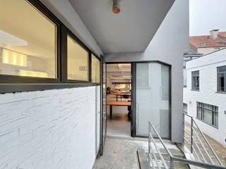 Doe een virtueel bezoek via www.living-stone.be en plan je bezoek in.Kantoorruimte in Brussel (Laken)Dit veelzijdige commerciële pand op de eerste...