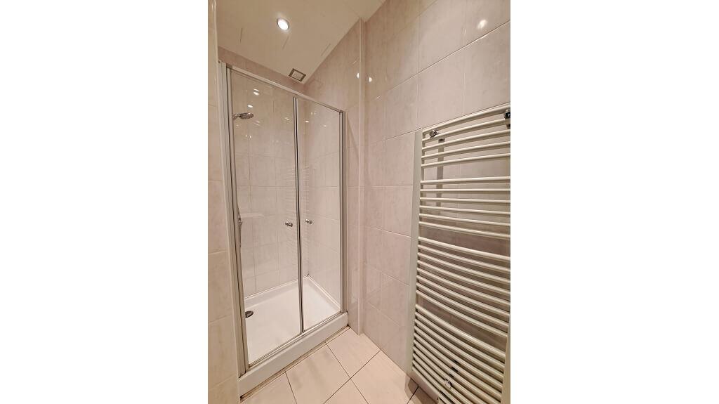 Opbrengsteigendom met 2 woonunits en 2 garages te koop in Brugge - photo 5