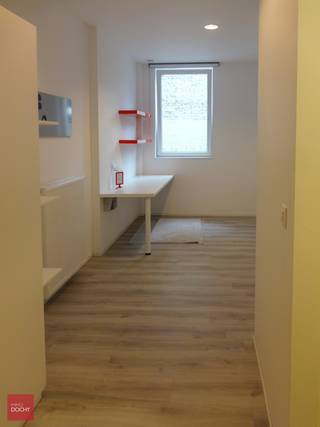 Mooie verzorgde bemeubelde en netjes geschilderde studio. Doorlopend verhuurd. In het gebouw is een grote keuken, vergaderzaal, stille studeerruimte, ruimte met lockers, buitenterras, fietsenparking. Interessante belegging ! (NETTO na aftrek alle kosten 445 euro per maand) 
