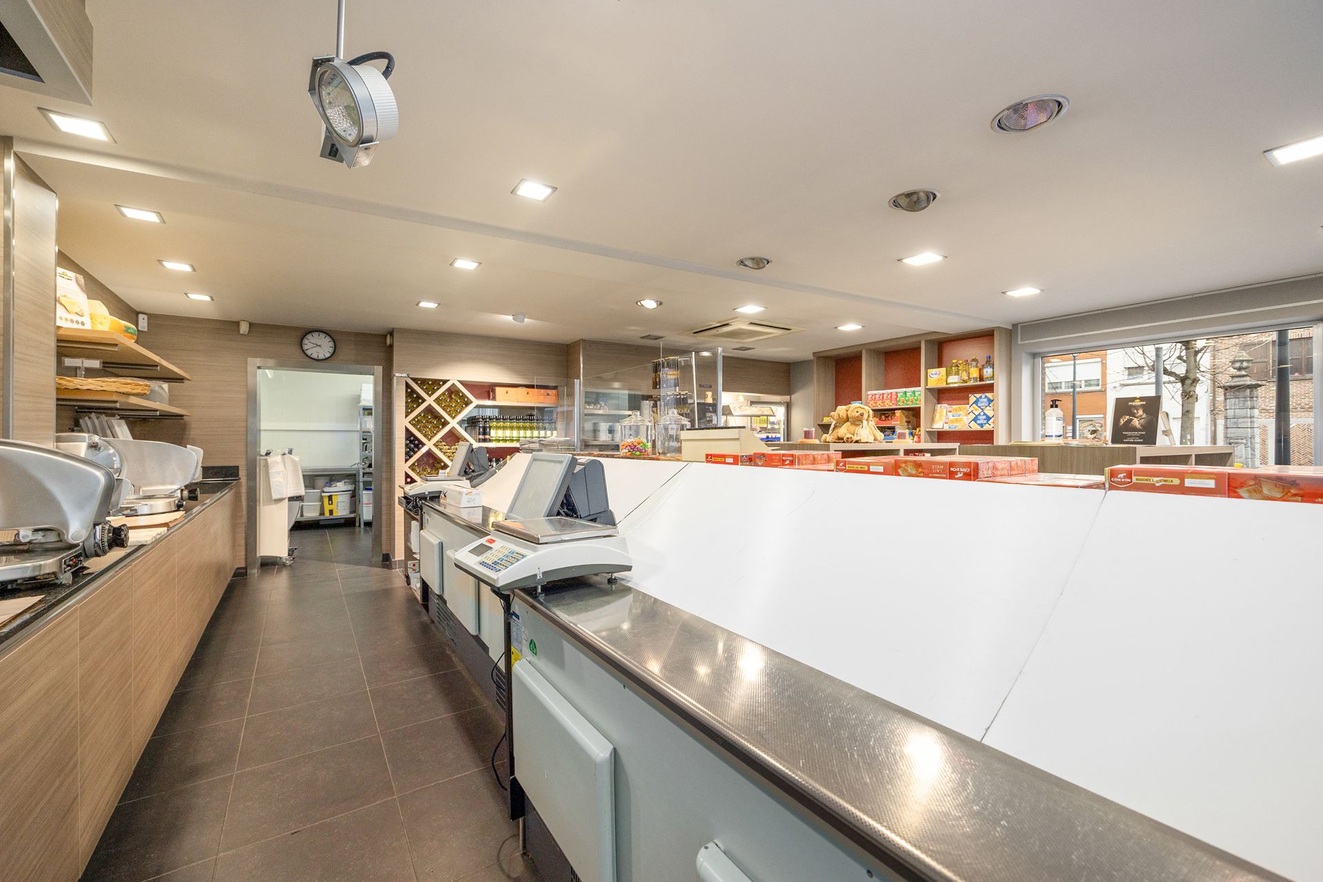 Winkelruimte met inpandige garage in centrum Lier. - foto 2