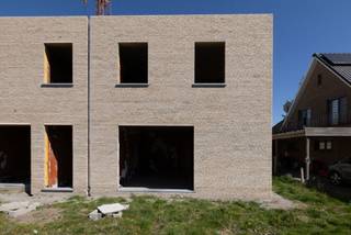 Locatie :Binnenkort wordt er een casco nieuwbouw eengezinswoning te koop aangeboden in de Eeklostraat 202 in Gent (Mariakerke) op een perceel van 445...