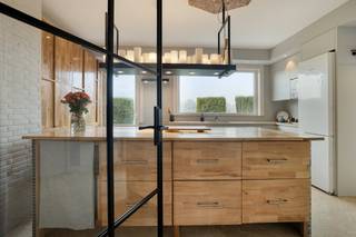 This beautifully renovated house is located in the quiet Oeselgem district of Dentergem. This detached house sits on a spacious plot of...