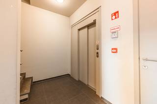 Dichtbij het centrum en op wandelafstand van diverse faciliteiten kunt u dit instapklaar appartement met voor- en achteraan een terras terugvinden...