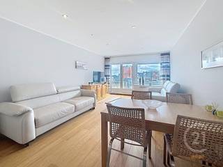 Deze verzorgde studio is centraal gelegen in Westende-Bad, op wandelafstand van het strand, winkels en horeca.<br />Bij het binnenkomen vindt u praktische ingemaakte kasten, gevolgd door een badkamer met douche en toilet.<br />Verder beschikt de studio over een functionele keuken en een ruime leefruimte.<br />De studio wordt gemeubeld verkocht en is perfect instapklaar, ideaal als tweede verblijf aan zee of als investering.