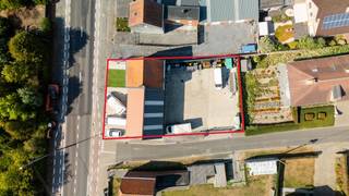 <p><strong>Multifunctional property with residence, SME unit and spacious courtyard in Torhout</strong><span></span></p>
<p>Situated in a convenient and easily accessible location in Torhout, this multifunctional property consists of a residence, an SME unit/warehouse and a spacious courtyard.<br />An interesting opportunity for those looking to combine living and working in one location, requiring additional storage space or seeking a property with a variety of potential uses.</p>
<p>The combination of the residential and commercial areas is a major asset.<br />The SME unit offers numerous possibilities as a workshop, storage facility, workspace or commercial premises, while the spacious courtyard provides additional room for manoeuvring, parking and outdoor use.</p>
<p>The location is particularly convenient. Rijselstraat is an important connecting road in Torhout, providing easy access towards Roeselare and the surrounding municipalities.<br />The E403/A17 and N32 are also easily accessible. Torhout town centre, the railway station, shops and other daily amenities are all within easy reach.</p>
<p>A property that stands out thanks to its generous space, accessibility and multifunctional character.</p>
<p><strong>Key features</strong><br />✓ Combination of living and working in one location<br />✓ SME unit/warehouse<br />✓ Spacious courtyard with various possibilities<br />✓ Suitable for storage, workshop or professional activities<br />✓ Interesting opportunity for self-employed professionals and entrepreneurs<br />✓ Easy connections to Roeselare, Bruges and surrounding municipalities<br />✓ Torhout town centre and amenities within easy reach<br />✓ Property offering a variety of potential uses</p>
<p>For more information or to arrange a viewing, contact Simon on <strong>0498/123.708</strong> or at <strong>simon@vicusvastgoed.be</strong>.</p>