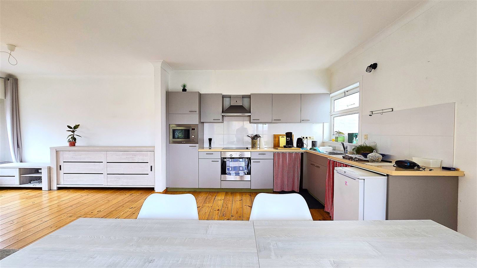 Sfeervol duplexappartement met terras en 1 parking. - foto 4