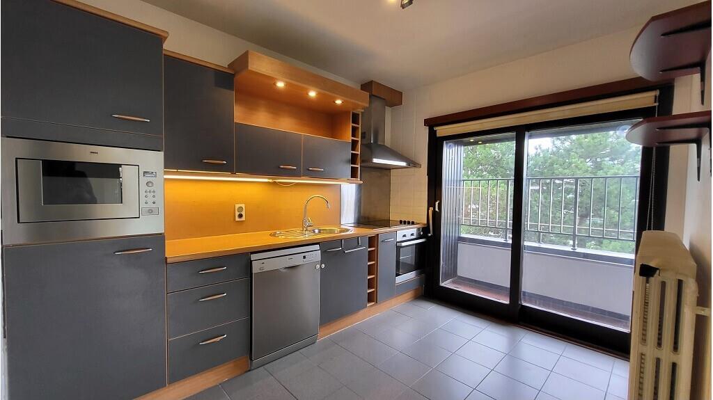 Ruim 2-slaapkamerappartement + Autostandplaats te koop in Assebroek Brugge - foto 5
