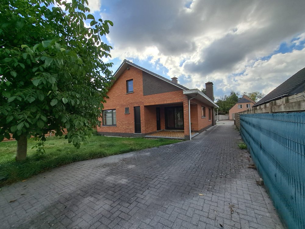 Een ruime en goed gelegen woning met tuin nabij het centrum van Westmalle - foto 3