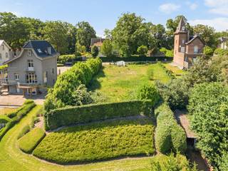 Ce terrain à bâtir de 994m² est magnifiquement situé au pied du Kluisbos, bénéficiant d’une superbe VUE. Beaucoup de potentiel. Permis disponible...