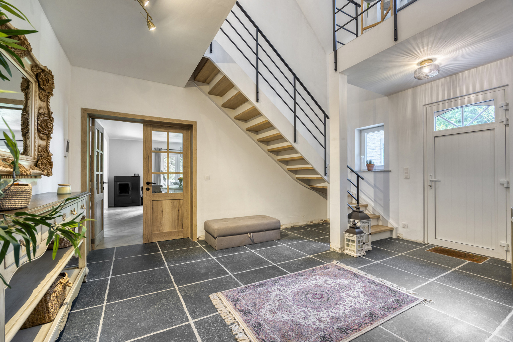 Zeer ruime gerenoveerde woning (± 398 m²) op een perceel van ± 60 are in het prestigieuze Bois de Strihoux - foto 3