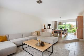 Deze goed onderhouden, instapklare woning zal je verrassen door haar daadwerkelijke woonoppervlakte en efficiënte indeling. Dankzij een...