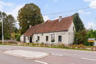 Ruime OB gelegen op een perceel van 2517 m² te Bonheiden.Het gebouw is opgesplitst in een eetgelegenheid en een woongedeelte.Woning met...