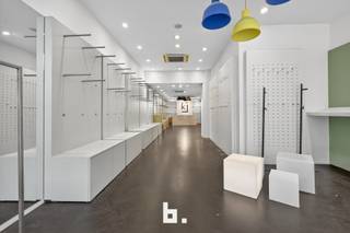 Op zoek naar een handelszaak op een plek waar zichtbaarheid en bereikbaarheid samenkomen? Dit handelspand bevindt zich aan de ingang van...