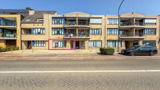 <br /><br />Bij ImmoFusion 7/7 "open huis" : klik op onze 3D-TOUR.<br />Ervaar vastgoed alsof je er zelf doorheen loopt!<br /><br /><br />Ben je op zoek naar een instapklare kantoorruimte op een uitstekende locatie in Zolder? Deze ruime kantoorunit van 95 m², gelegen op de Ringlaan 34 bus 1 HZ, biedt tal van mogelijkheden voor ondernemers, vrije beroepen of dienstverleners!<br />We betreden het gebouw via een privé-inkomhal-deze kantoorruimte bestaat uit de volledige eerste verdieping van het gebouw. <br /><br /><br />De doordachte inrichting voor efficiënte werking van een kantoor vallen hier meteen op: een multifunctionele ontvangstruimte met onthaalbalie en burelen, de onthaalbalie ligt centraal tussen 2 directieburelen; op het einde van de gang is er een grote vergaderzaal; die ook vlakbij de keuken ligt - handig voor de koffie; tussenruimte met ingebouwde met daarachter de sanitaire ruimte met een gescheiden toilet<br />vergaderzaal en/of personeelsrefter met ingemaakte kastenwand waarachter alle technieken netjes zijn weggewerkt. Er bestaat de mogelijkheid om het handelspand om te vormen tot een appartement.<br />Dit maakt het pand uitermate geschikt voor startende ondernemers, zoals beautysalons, kapsalons of andere dienstverlenende beroepen, die graag wonen en werken combineren onder één dak.<br />Een unieke kans voor wie op zoek is naar een eigen zaak met woonmogelijkheid in een centrale en goed bereikbare locatie!<br />Daarnaast kreeg deze kantoorruimte een EPC-label: B – energiezuinig en klaar voor de toekomst.<br /><br /><br />Parkeren kan uiteraard op het openbaar domein naast de Ringlaan , maar aan de achterzijde van het gebouw beschik je over een afgesloten garage en een privatieve autostaanplaats.<br /><br />Pluspunten:<br />- afgesloten prive garage<br />- Optie om het pand om te vormen tot appartement<br />- kantoorruimte<br />- Centrale locatie met vlotte bereikbaarheid via E313/E314 en openbaar vervoer.<br />- Parkeergelegenheid in de directe omgeving, alsook winkels en horeca, warme bakker, scholen<br /><br /><br />Voor een bezichtiging ter plaatse of meer info, bel ons op 078/78.78.70, of kom gewoon binnen op ons kantoor, steeds welkom!