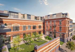 Schitterend commercieel oppervlak van 268 m² in een beveiligde ruimte binnen een binnenplaats. Ideaal voor een kantoor, medische praktijk of...