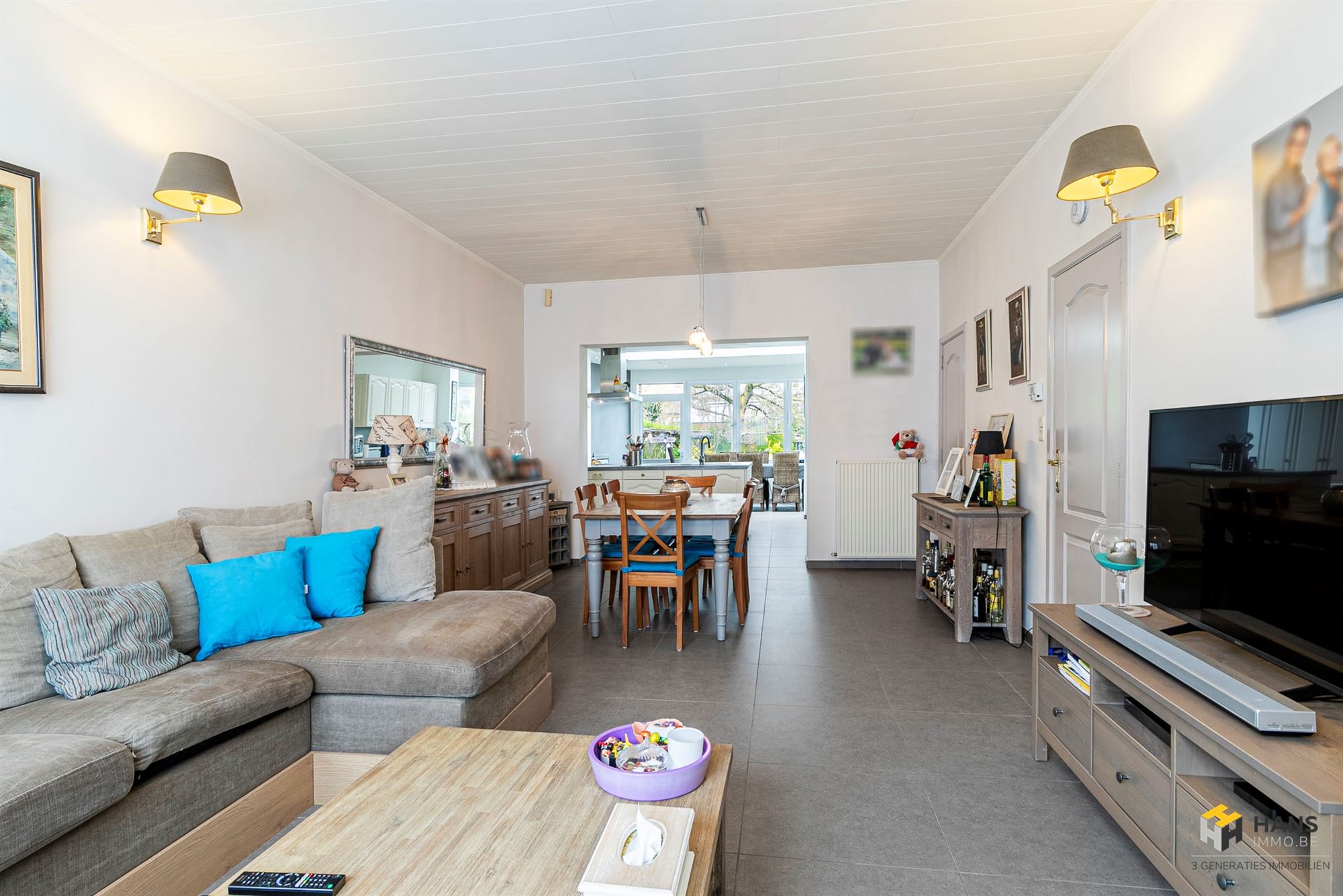 Ruime woning (191 m²) met 4 slaapkamers, magazijn en tuin (170 m²) in Borsbeek. - foto 2