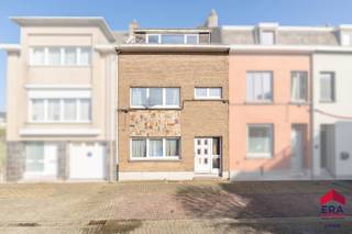 en je op zoek naar een gezinswoning met 3 à 4 slaapkamers en terras in Aalst? Gevonden!Deze gezinswoning bevindt zich op een toplocatie in hartje...