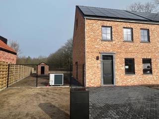  * 18 zonnepanelen (energiezuinig wonen) * Oprit met plaats voor 2 wagens * Mooie, onderhoudsvriendelijke tuin * Centrale ligging nabij winkels,...